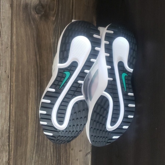 New Nike React Escape White Running Sneakers Womens 8 Athletic Gym Workout Shoes - Picture 8 of 9